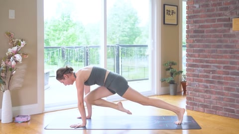 10-minute-morning-yoga-pilates-core-strengthening-8_yoga-with-kassandra-1