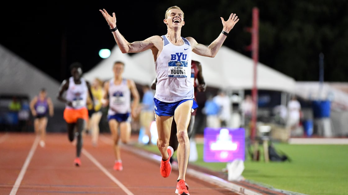 Clayton-Young-wins-the-NCAA-champs-10000-meters-1