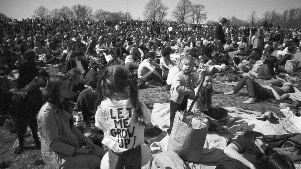 earth-day-protest-1970_h-1