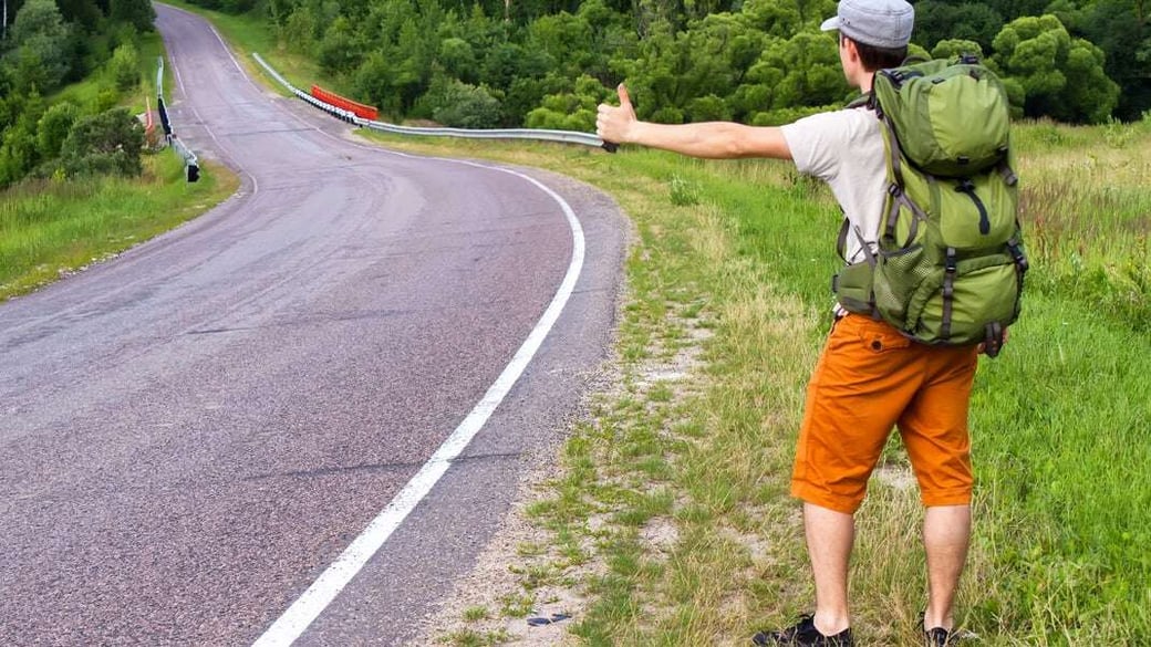hitch-hiker-on-roadside-1