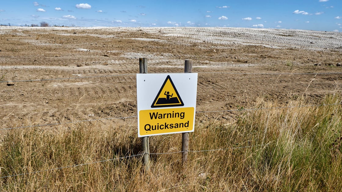 quicksand-sign-UK-1