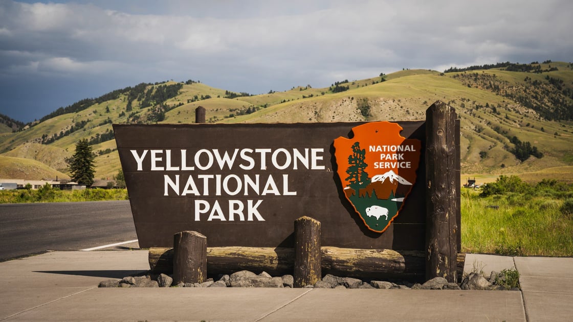 yellowstone-entrance-2