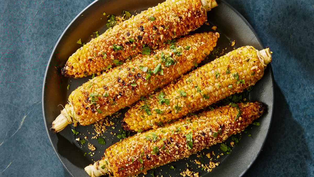 Thai-Style-Grilled-Corn-with-Roasted-Peanuts-FEATURE (1)