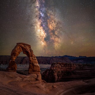 UT-Arches-DelicateArch-milkyway_TamClintHunt_320