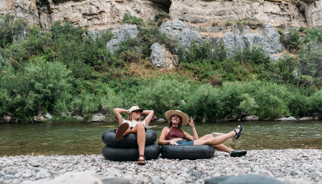 mt-thymt-fy24_warm-custom-image-2623x1500-gen-1-backpacker